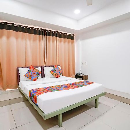 Hotel Fabexpress Blue Stone Surat Zewnętrze zdjęcie
